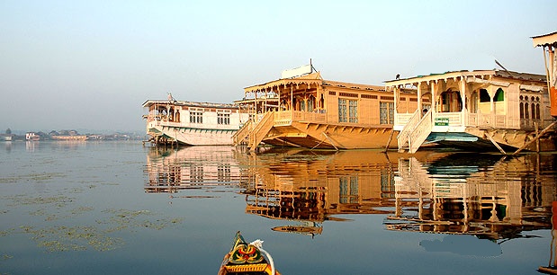 Kashmir Houseboat Tour