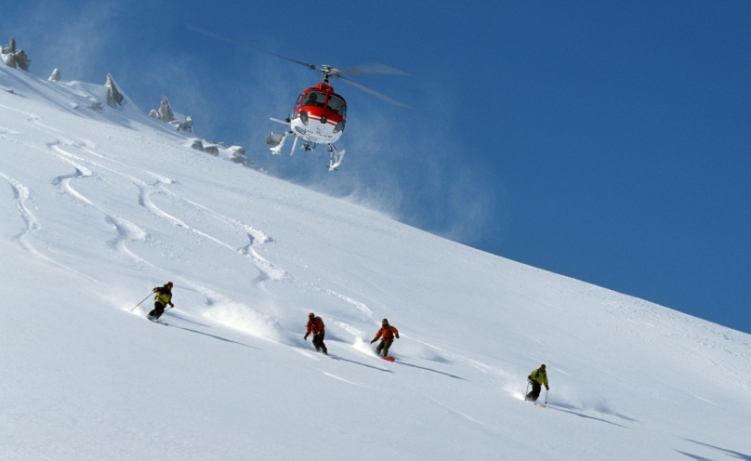 Kashmir Skiing Tour Packages